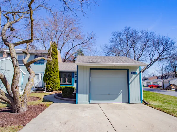 211 Edgewater Dr, Bloomingdale, IL 60108