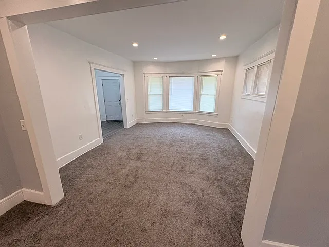 3 bed, 1150 sqft, $1,800 — Photo 3