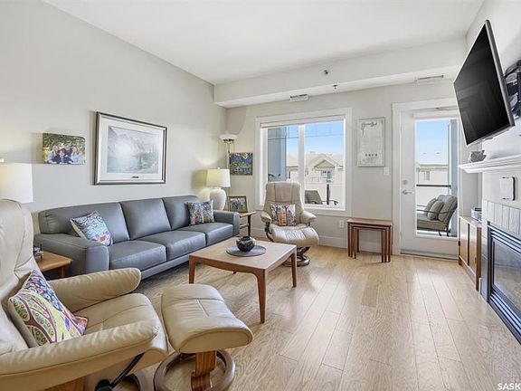 5th image of UNIT 327-1010 Ruth STREET E