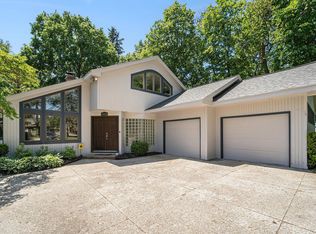 18201 Beverly Rd, Beverly Hills, MI 48025