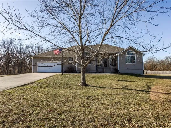 703 Mulberry St, Pleasant Hill, MO 64080