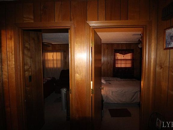 4th image of 225 Twin Oak Dr