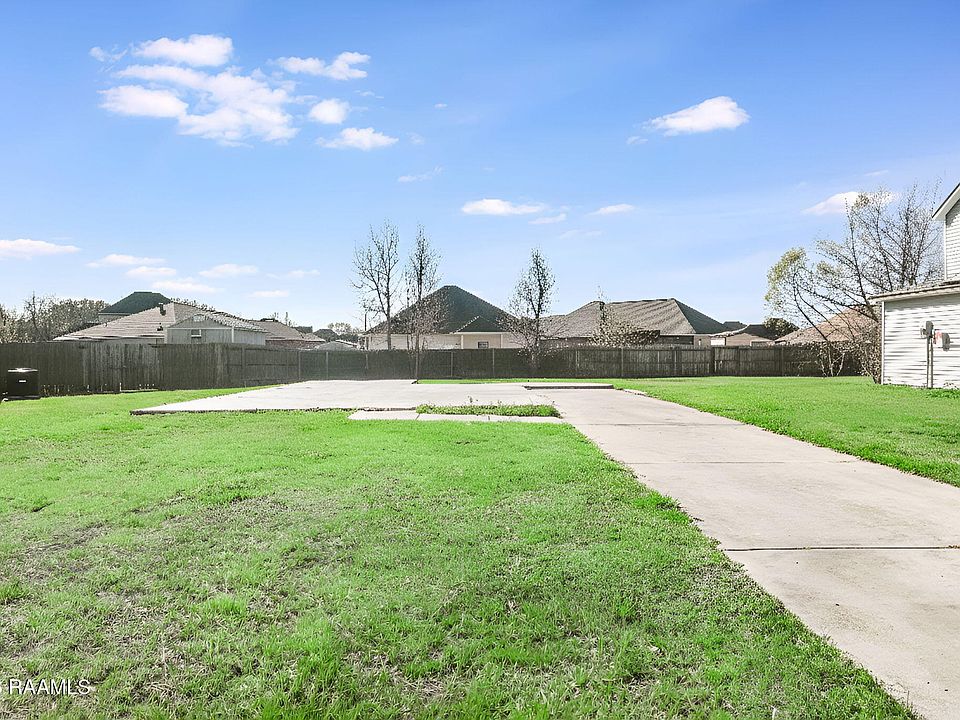 1st image of 107 Hidden Oak Dr