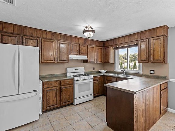 3rd image of 38 Bateman Ave