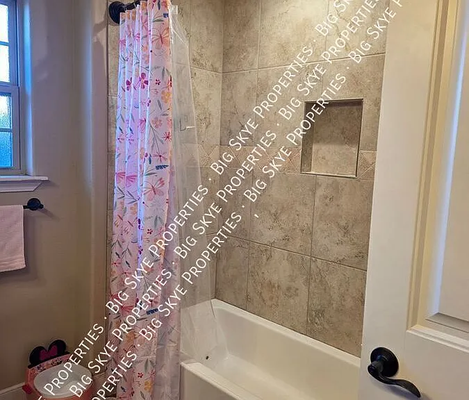 5224 Jarvis St — Photo 10