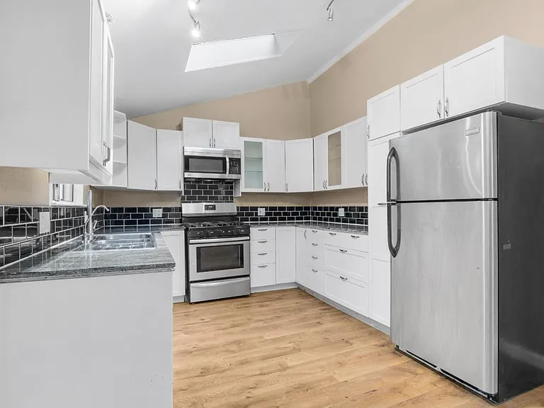 10229 Redwood Dr — Photo 2