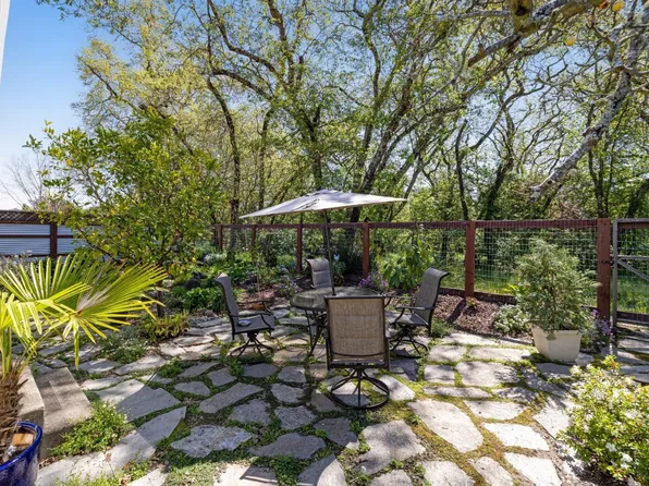 923 Foothill Drive, Windsor, CA 95492