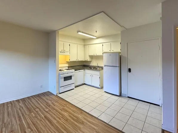 Overland, 3848 Overland Ave APT 119, Culver City, CA 90232