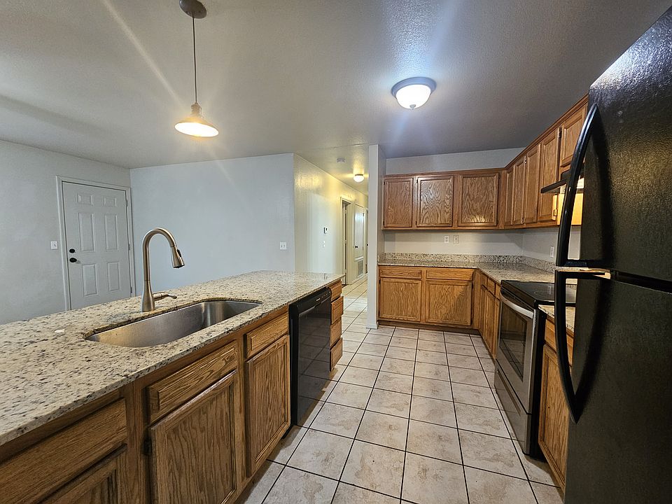 1st image of 754 S Erika Ave
