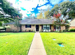 910 Rolling Dr, Athens, TX 75751