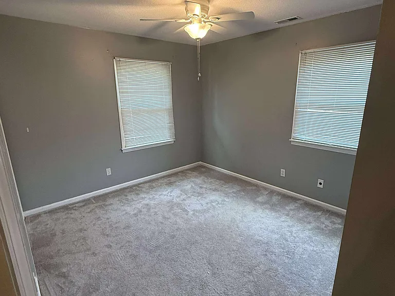 516 Oakview Rd — Photo 12