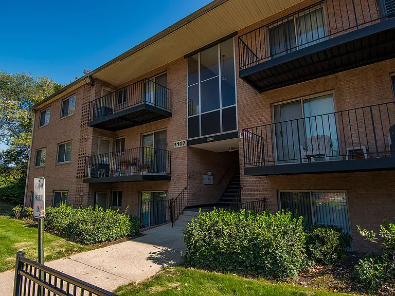 Glen Willow Apartments Building Exterior 07