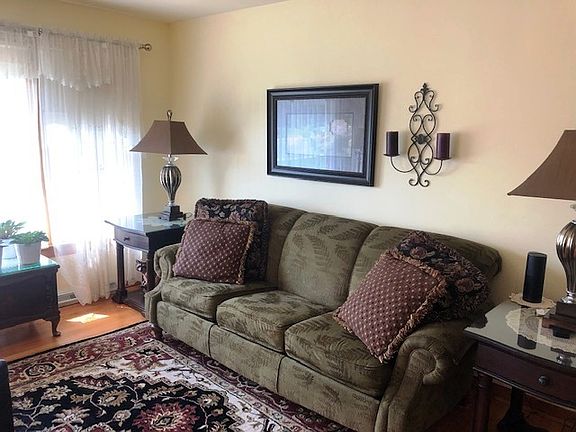 4th image of 16405 Claire Ln
