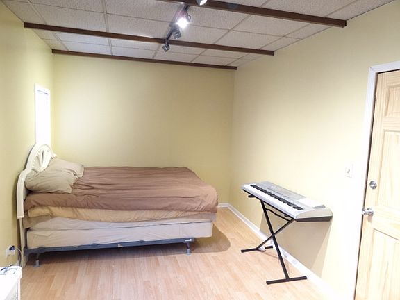 5th image of 2629 N Marmora Ave