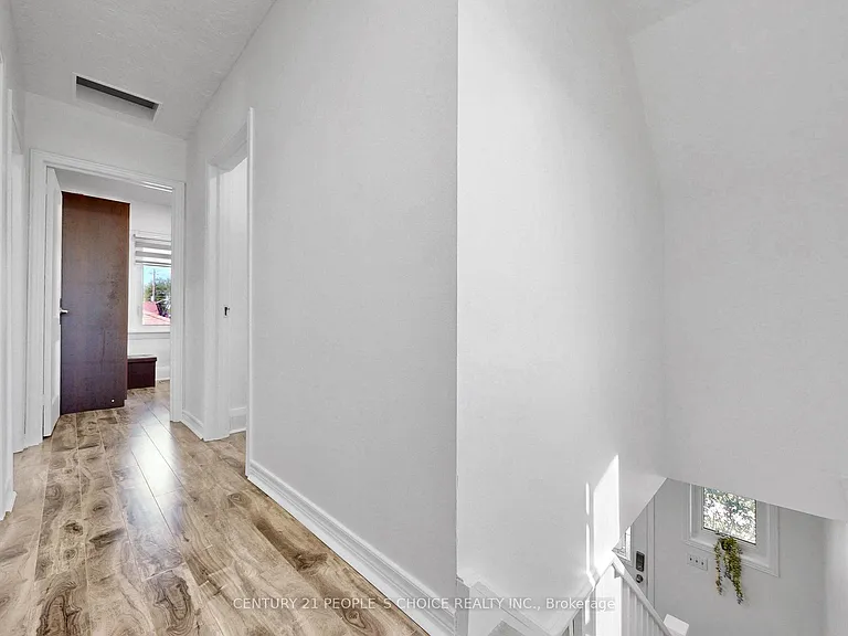 419 Adelaide Ave W — Photo 22