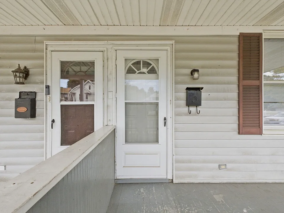 193-195 W Washington Ave #195