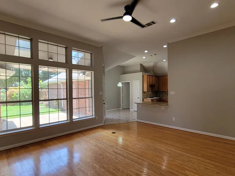 9726 Windy Hollow Dr — Photo 16