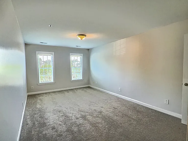 144 N Hines St — Photo 22