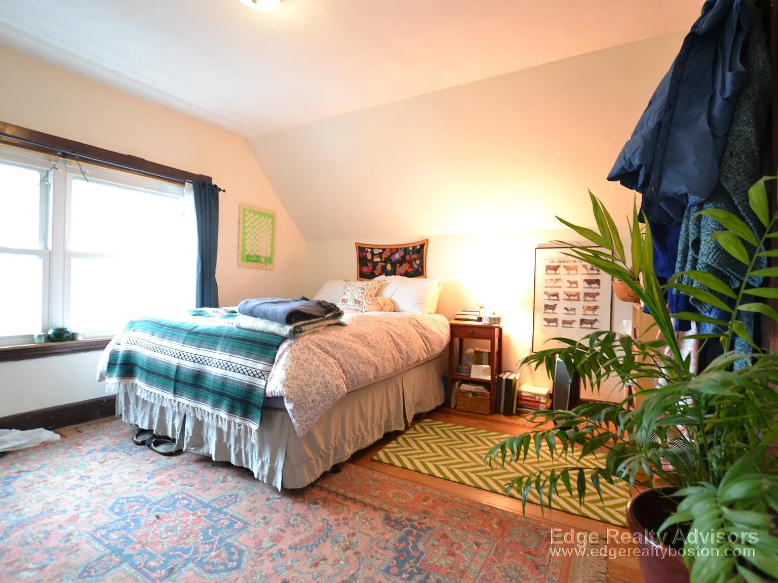 5 bed, 2000 sqft, $5,000 — Photo 2