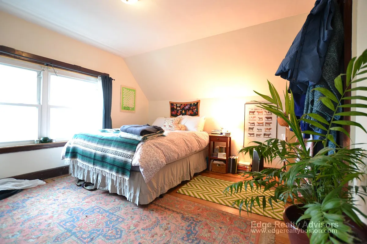 Building Photo - 68 Etna St #2