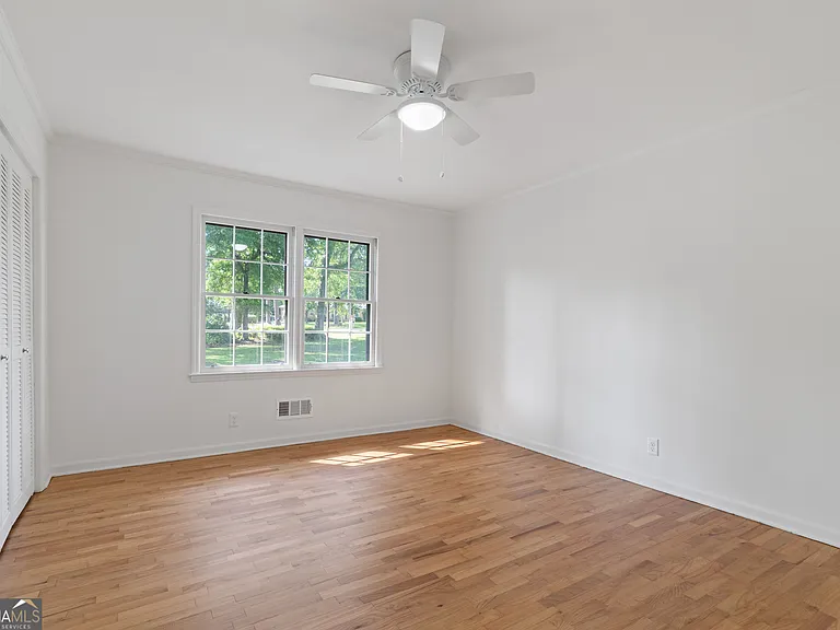 223 Brookwood Dr — Photo 31