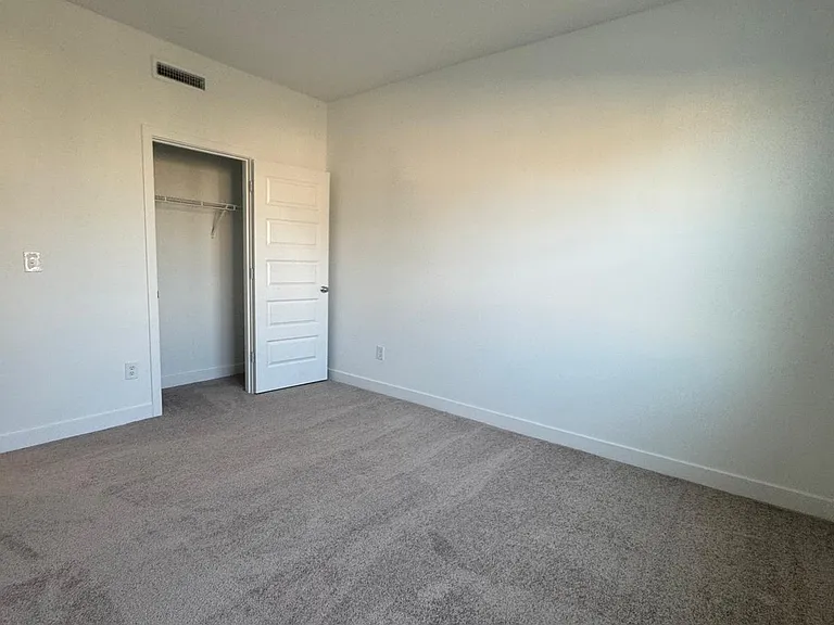 7586 Fallsworth Dr — Photo 14