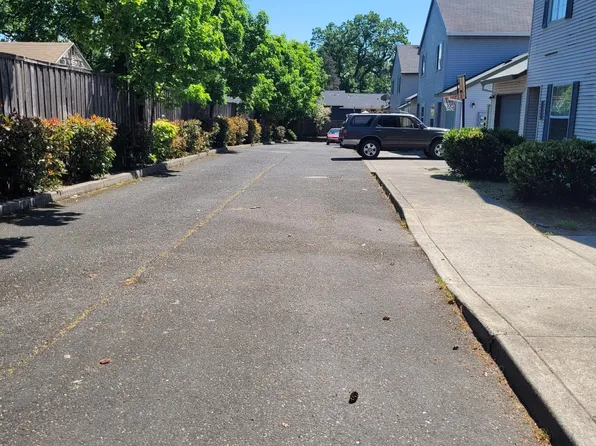 4606 SE Ina Ave APT B, Portland, OR 97267