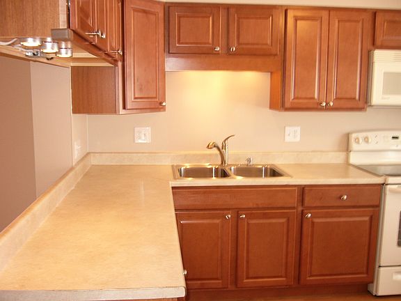 5th image of 792 S Woodlyn Dr
