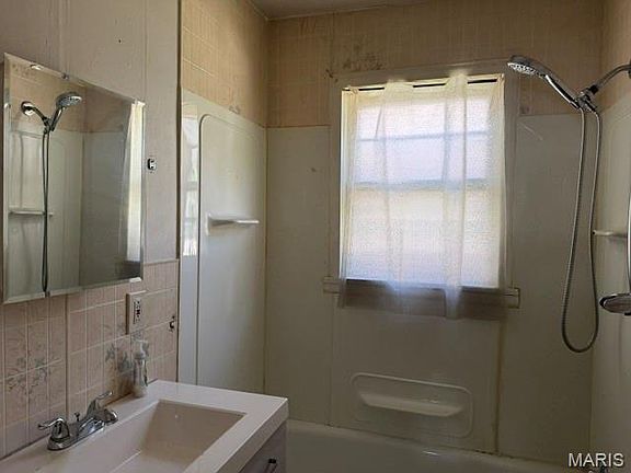 4th image of 1511 Truman St