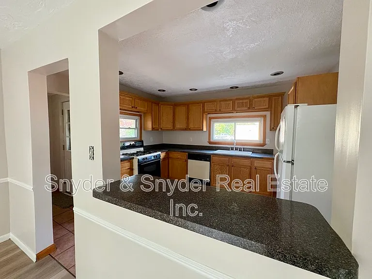 605 Sackett Ave — Photo 11