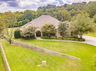 124 Stone Canyon Cir, Fort Worth, TX 76108