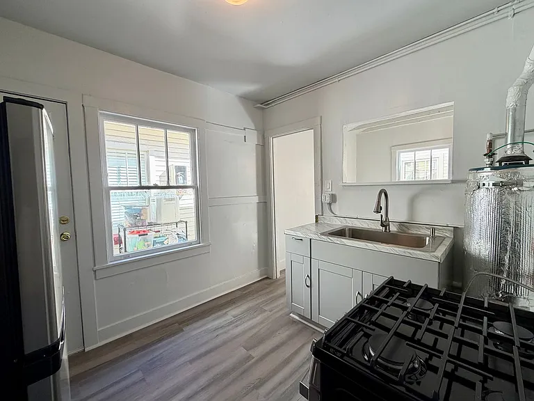 1033-1041 Minna St — Photo 14
