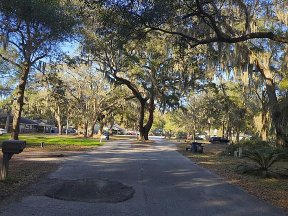 5th image of 81 Holly Dr