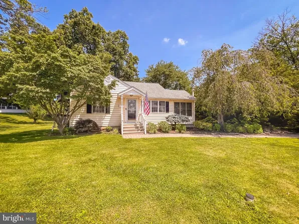 520 W Palmer St, Morrisville, PA 19067