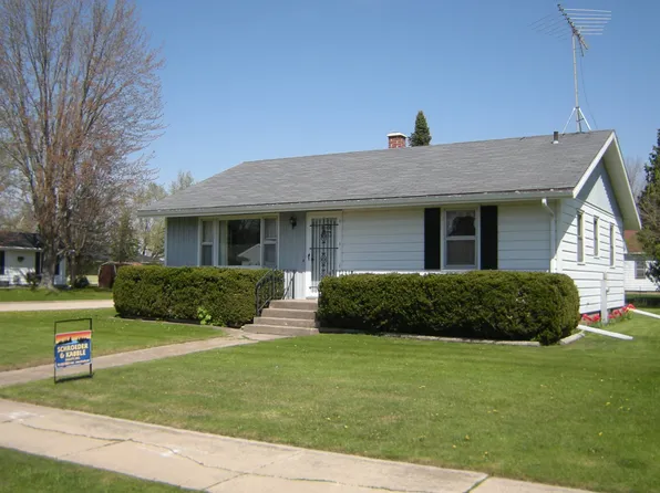 210 N Clinton Ave, Clintonville, WI 54929