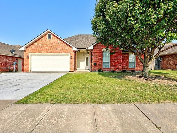 3rd image of 4013 Kensington Dr
