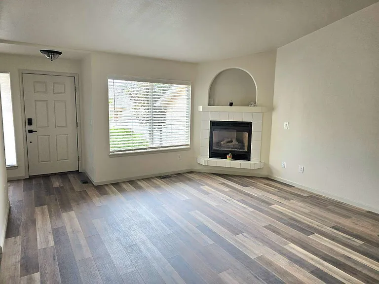 6425 Gilmore Grv — Photo 5