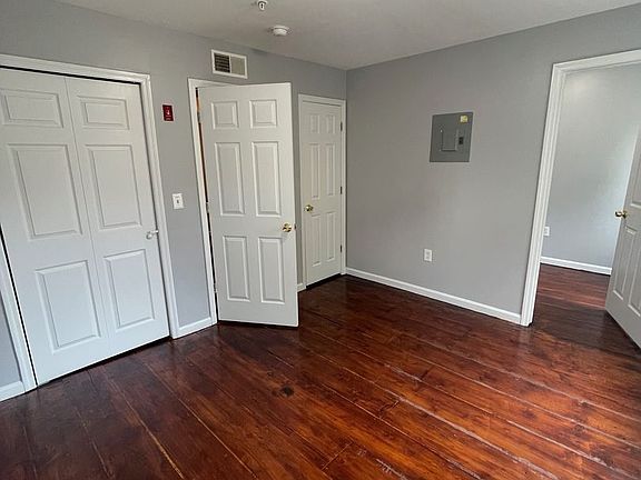 2nd image of 66 Johnston St #4