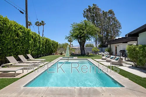 2204 W Acacia Rd Photo 1