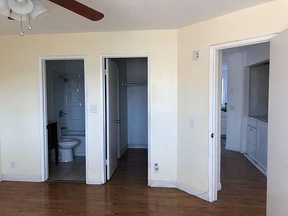 5th image of 12616 Lakeshore Dr APT 34
