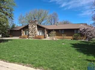 3102 Leona Dr, Storm Lake, IA 50588