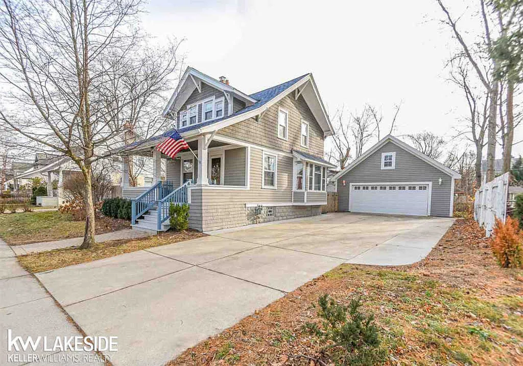 218 Gardenia Ave photo 1