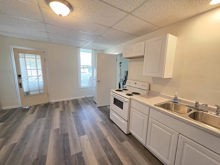 221 S Mill St #3 — Photo 2