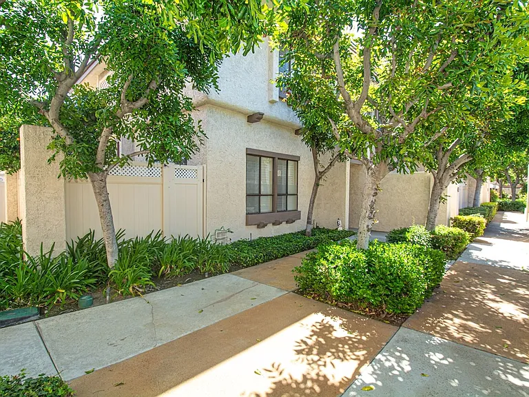 848 W Huntington Dr #28 — Photo 5