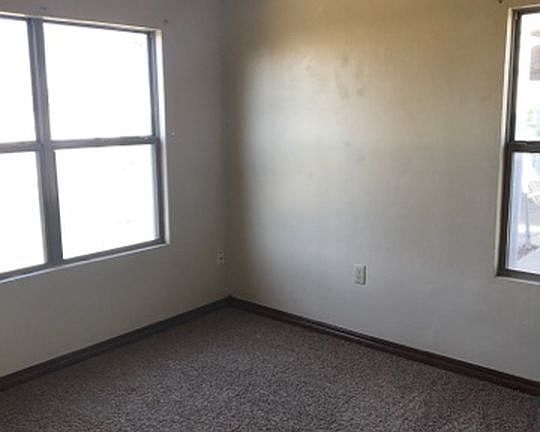 3rd image of 1117 NW Oak Ave