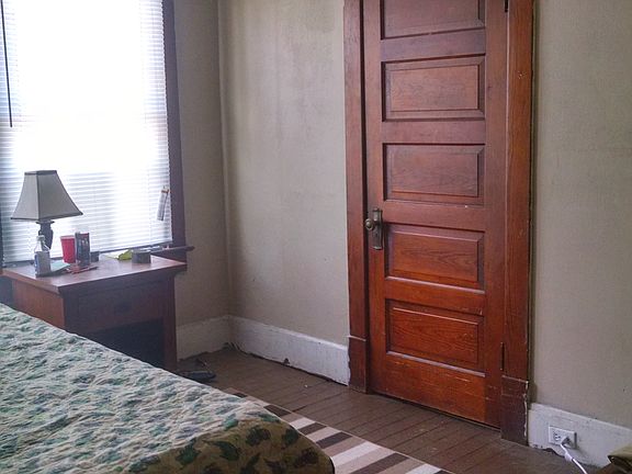 3rd image of 121 W McKibben St