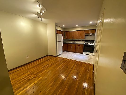 1st image of 3714 Greenpoint Ave Fl 1