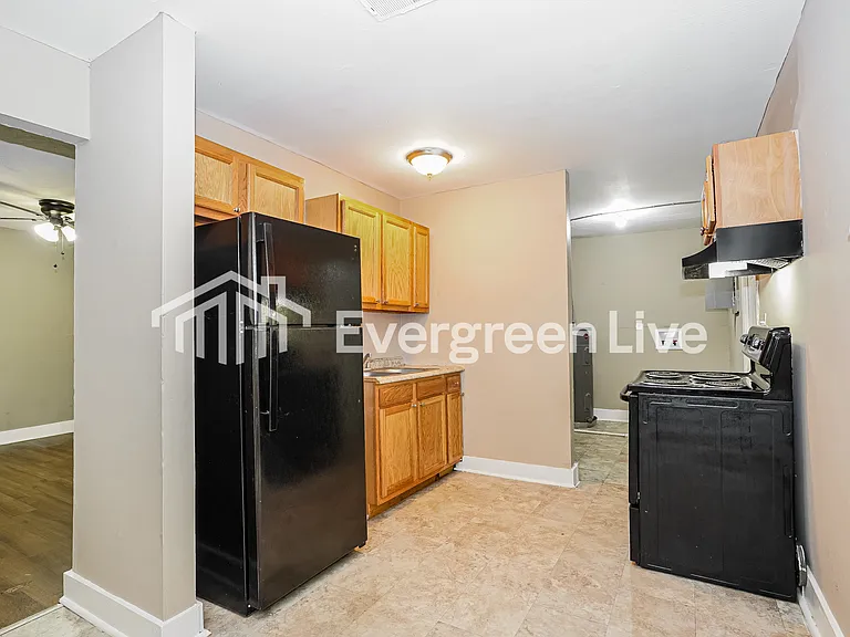 2412 Century Dr — Photo 6