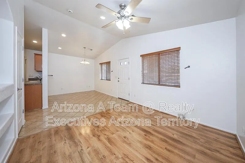 3 bed, 2.0 bath, 1098 sqft, $1,650 — Photo 4