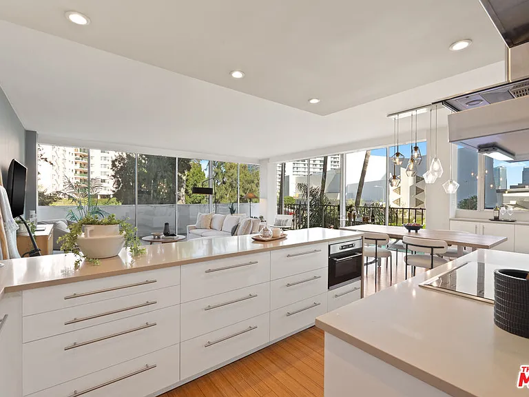 10433 Wilshire Blvd #301 — Photo 9